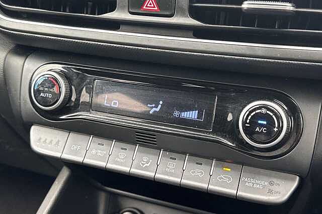 Hyundai KONA 1.6 GDi Hybrid Premium 5dr DCT Red