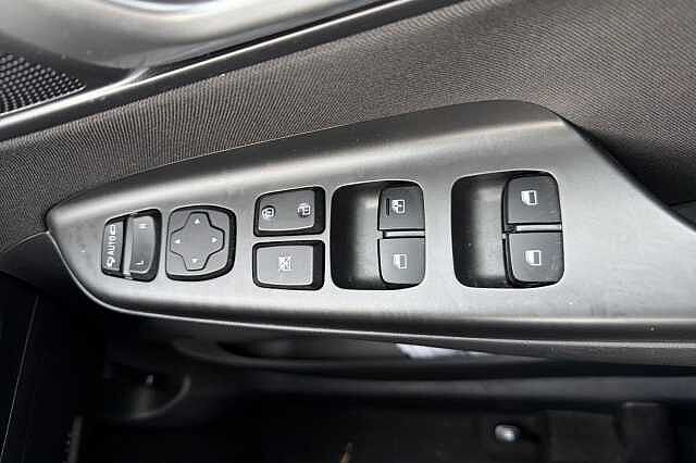 Hyundai KONA 1.6 GDi Hybrid Premium 5dr DCT White