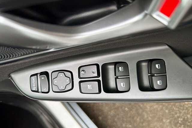 Hyundai KONA 1.6 GDi Hybrid Premium 5dr DCT White