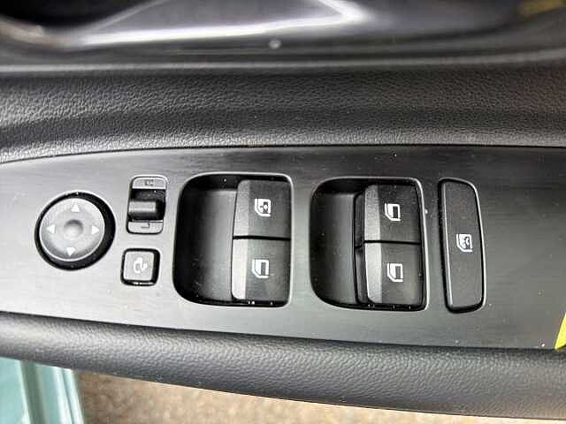 Hyundai I20 1.0T GDi Ultimate 5dr DCT Pearl - Mangrove green